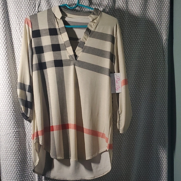 Pink Lily Tops - Pink Lily V-Neck Top